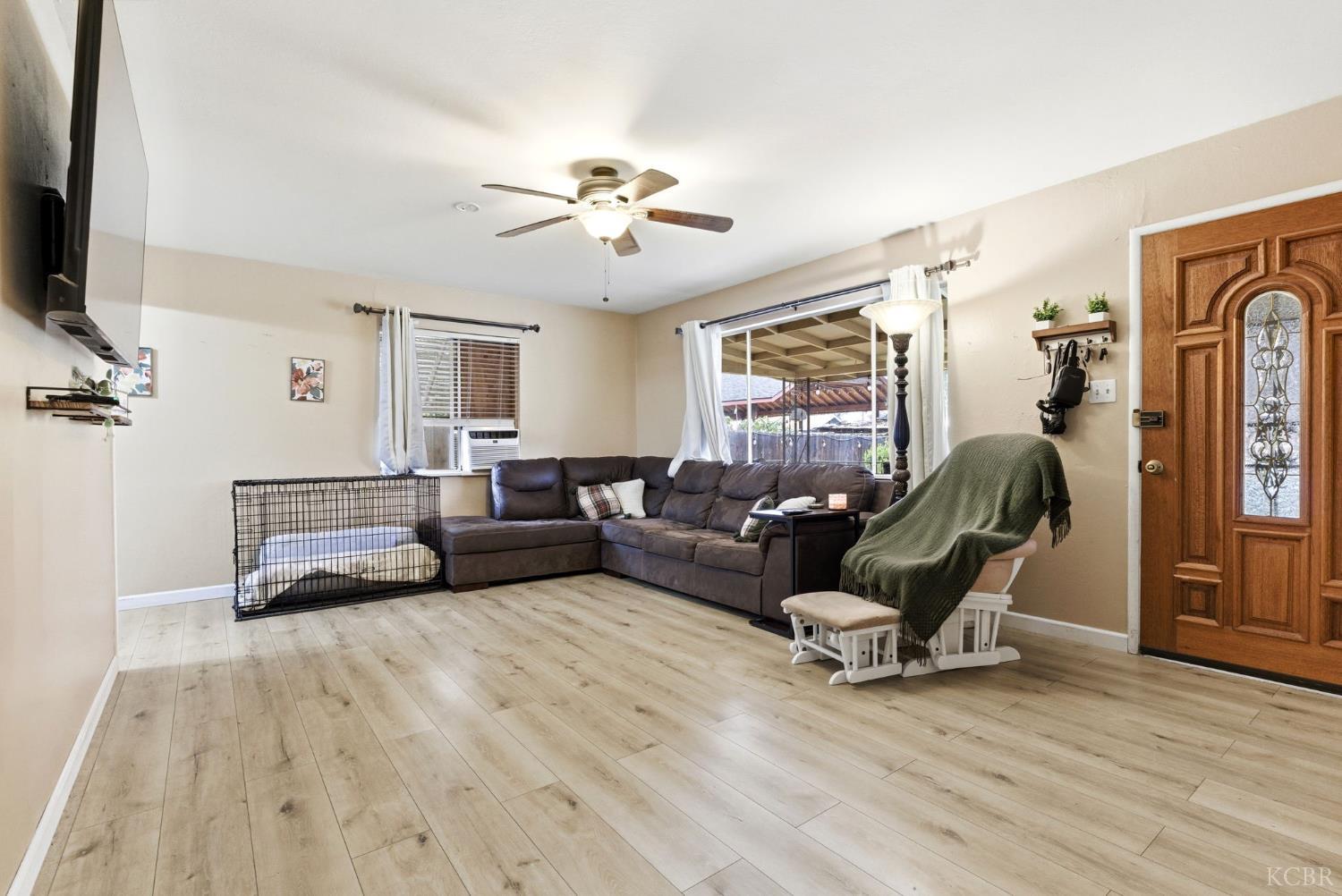 469 Pomgranate St, Woodlake, CA 93286