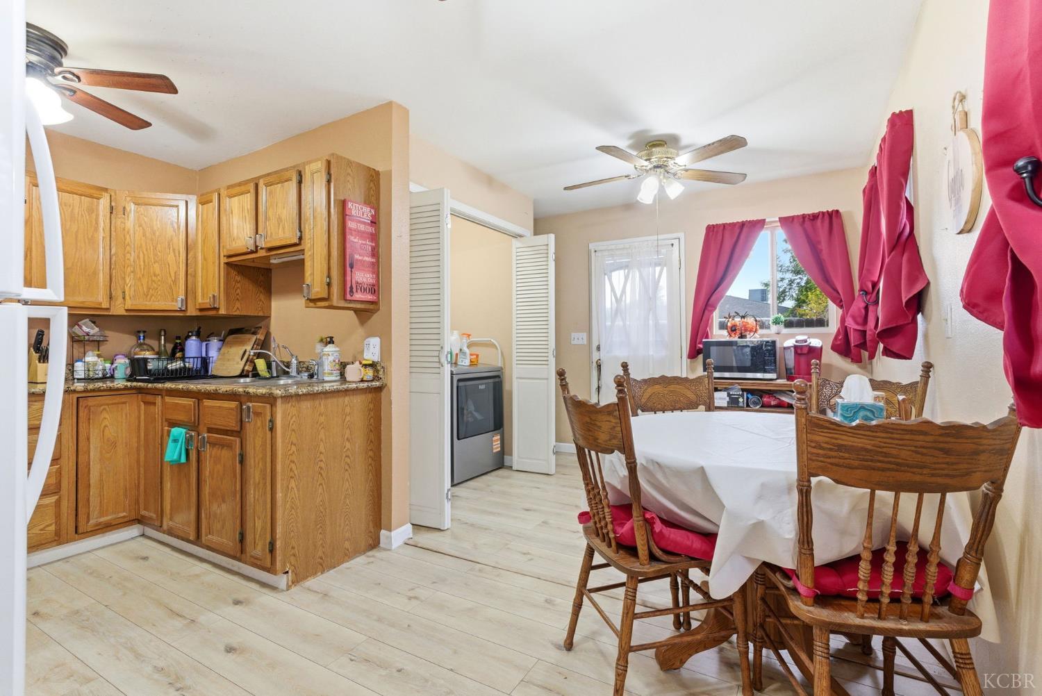 469 Pomgranate St, Woodlake, CA 93286