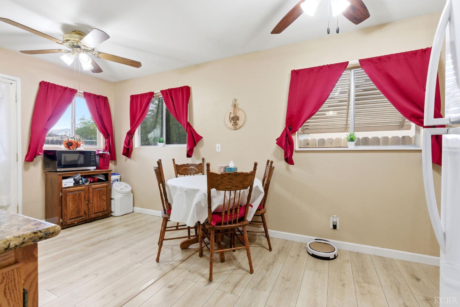 469 Pomgranate St, Woodlake, CA 93286