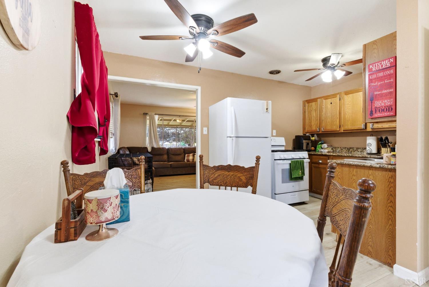 469 Pomgranate St, Woodlake, CA 93286