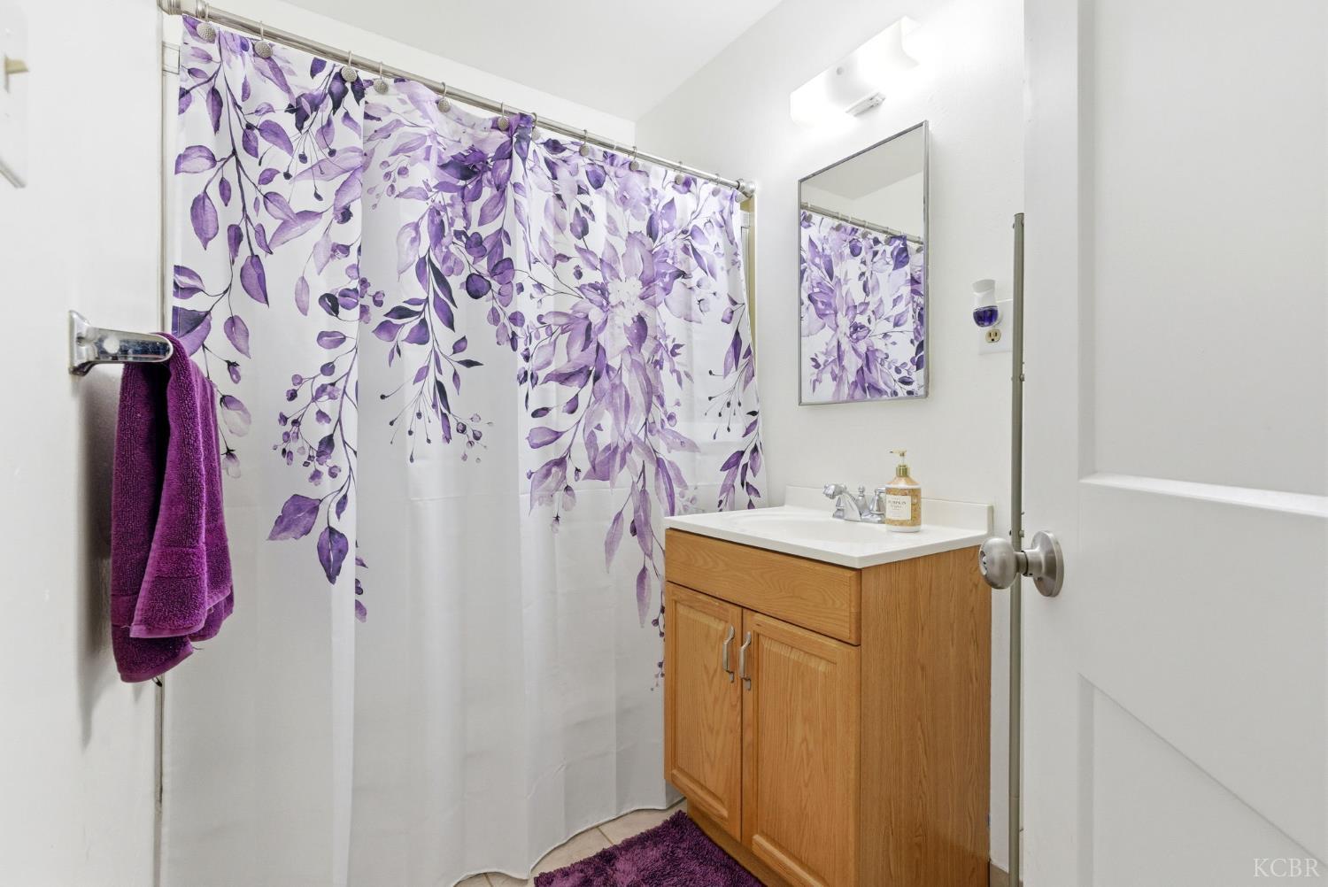 469 Pomgranate St, Woodlake, CA 93286