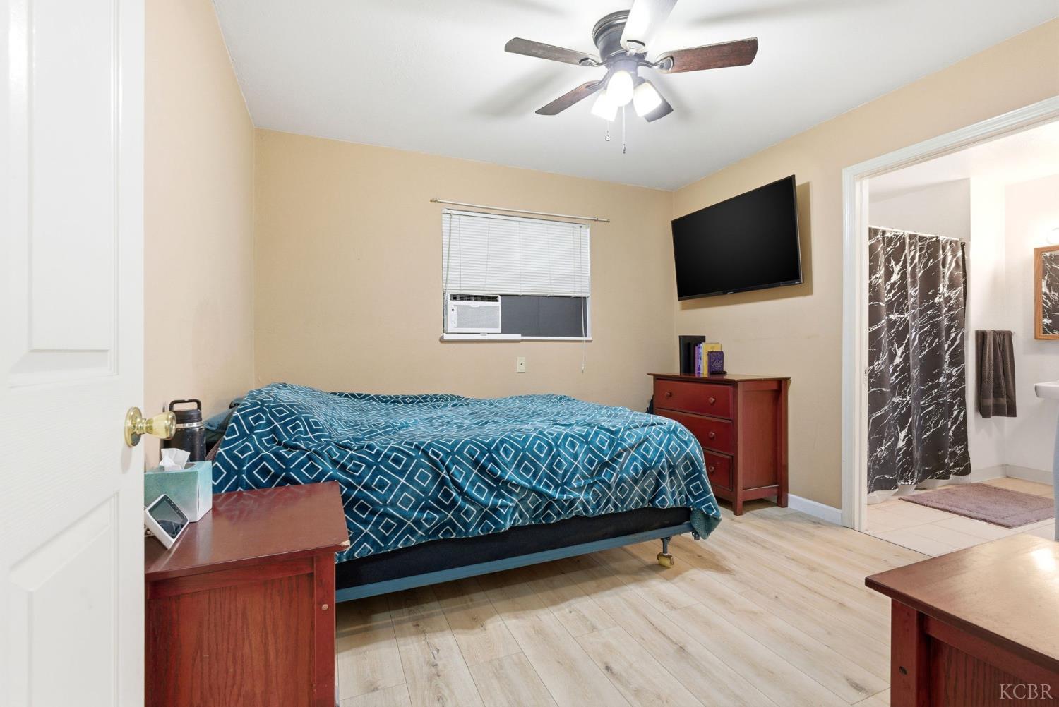 469 Pomgranate St, Woodlake, CA 93286