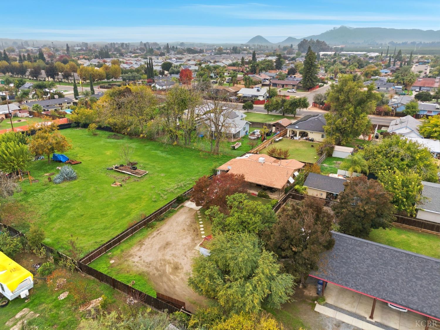 469 Pomgranate St, Woodlake, CA 93286