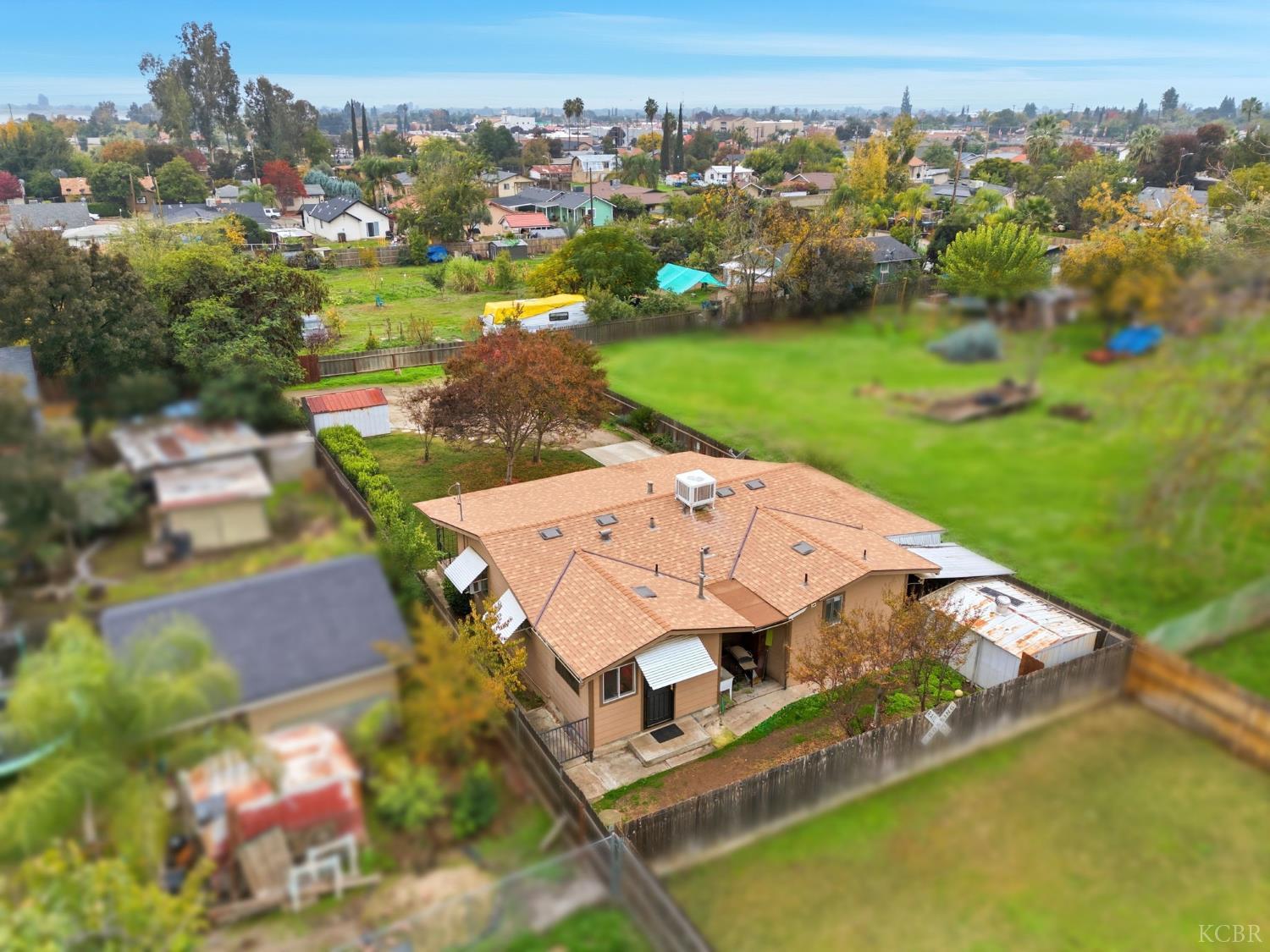 469 Pomgranate St, Woodlake, CA 93286