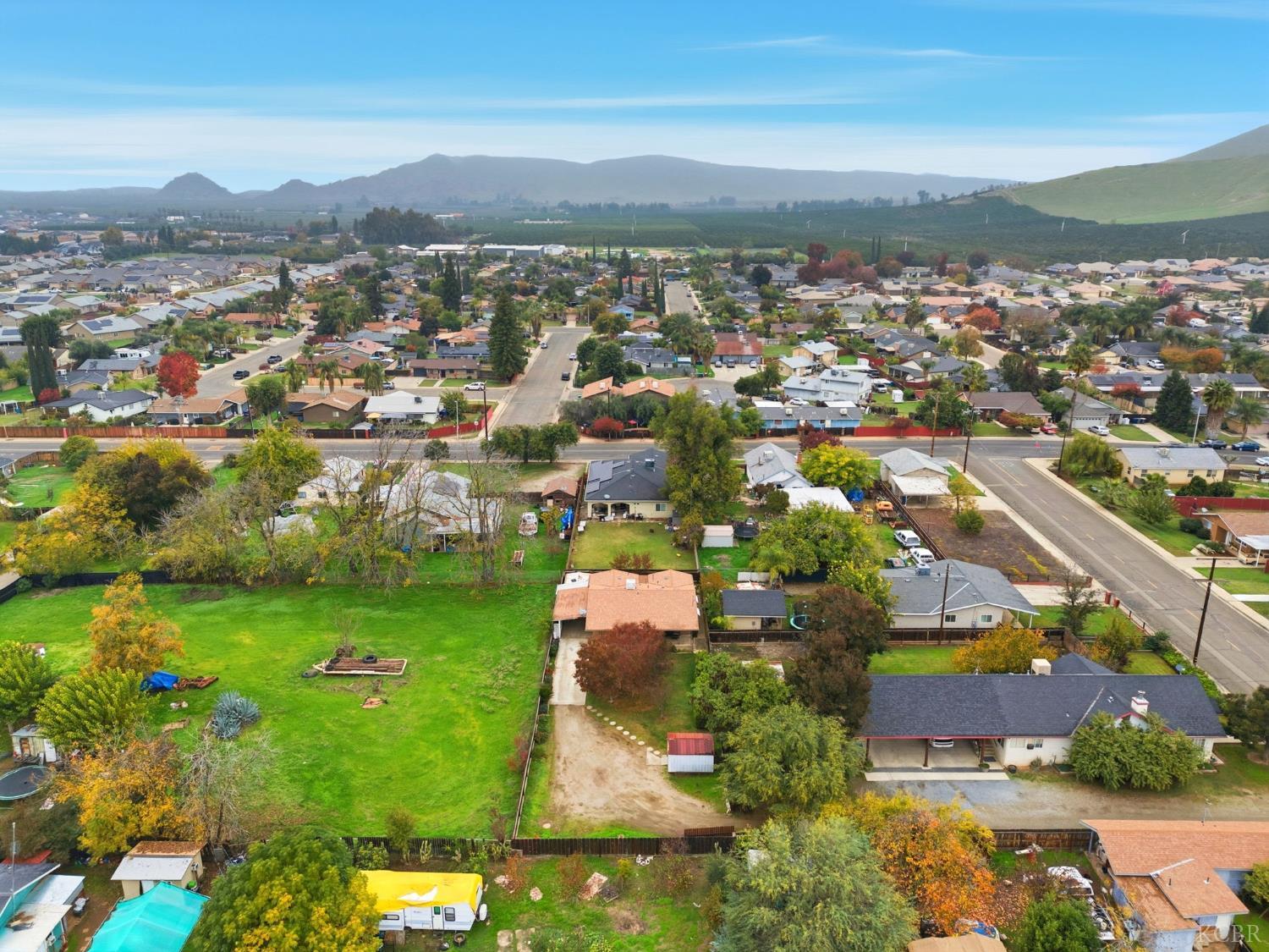 469 Pomgranate St, Woodlake, CA 93286