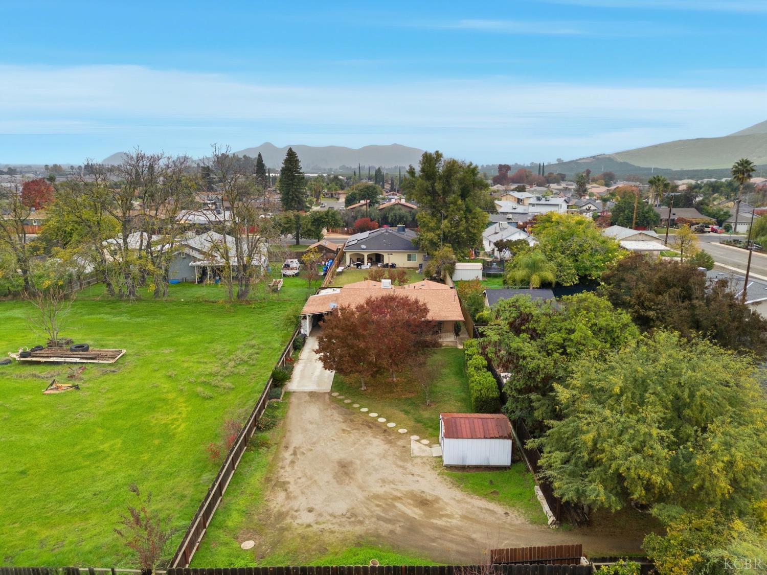 469 Pomgranate St, Woodlake, CA 93286