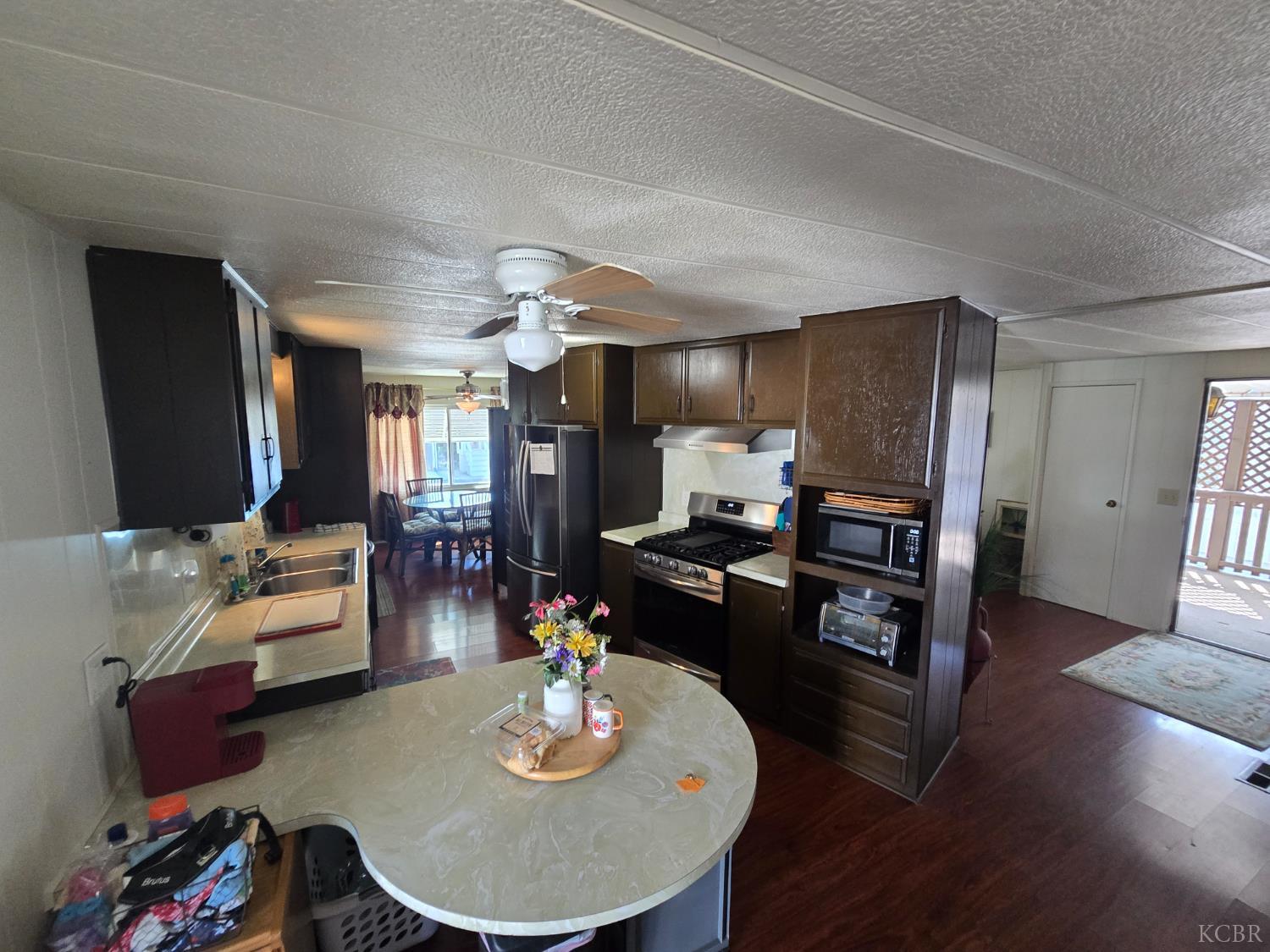 1255 W Grangeville SP 76 Blvd, Hanford, CA 93230