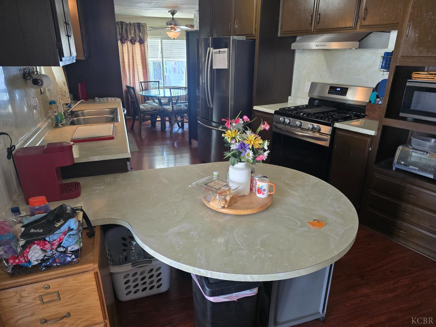 1255 W Grangeville SP 76 Blvd, Hanford, CA 93230