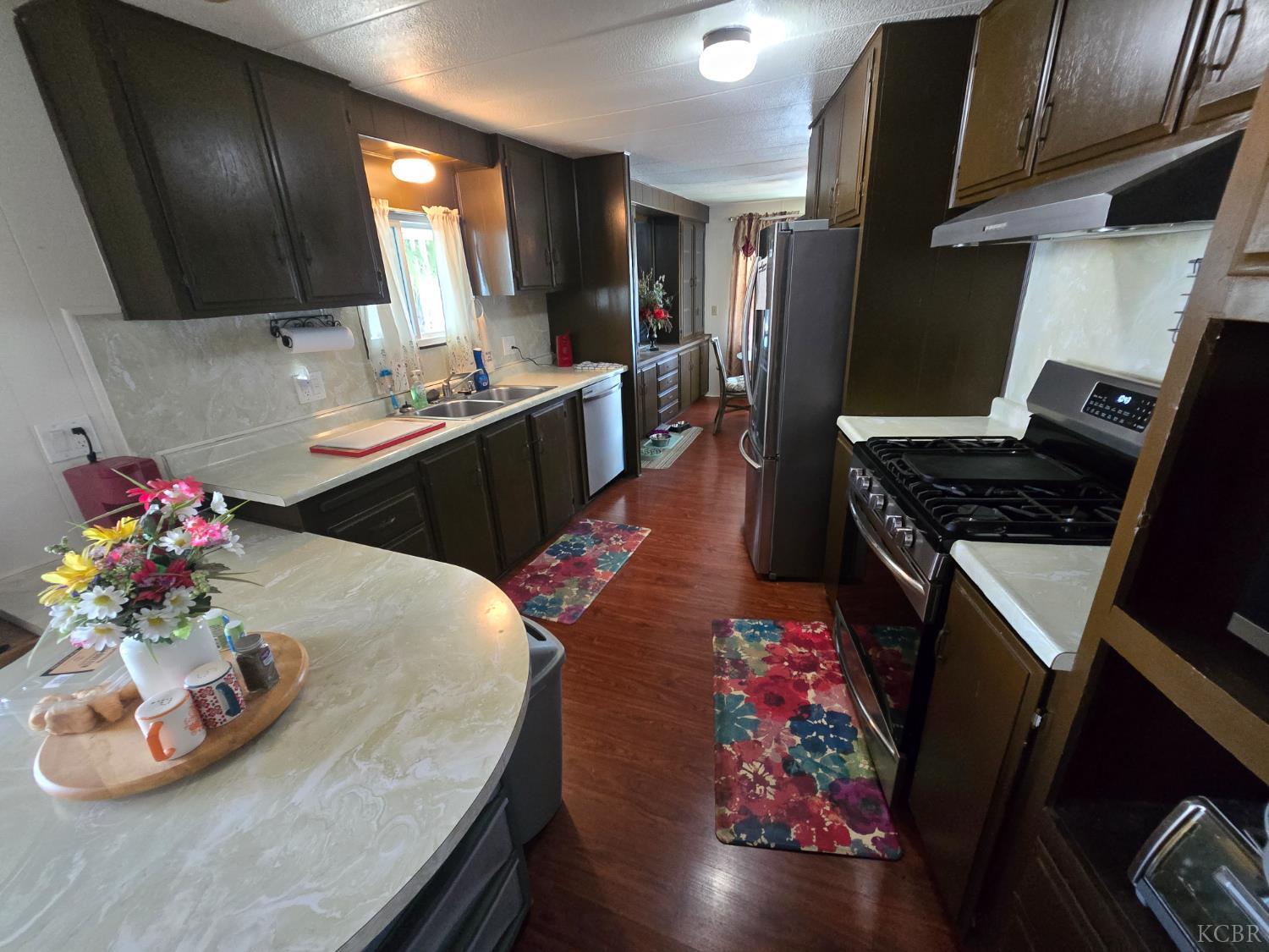 1255 W Grangeville SP 76 Blvd, Hanford, CA 93230