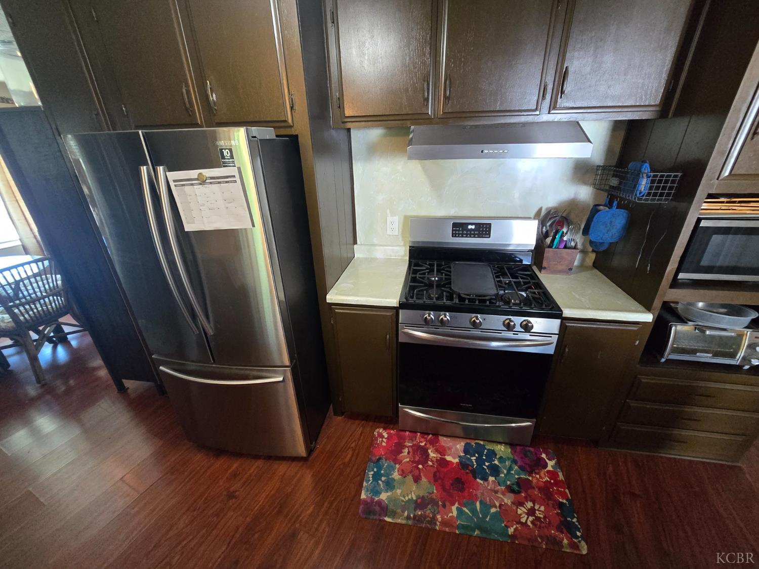 1255 W Grangeville SP 76 Blvd, Hanford, CA 93230