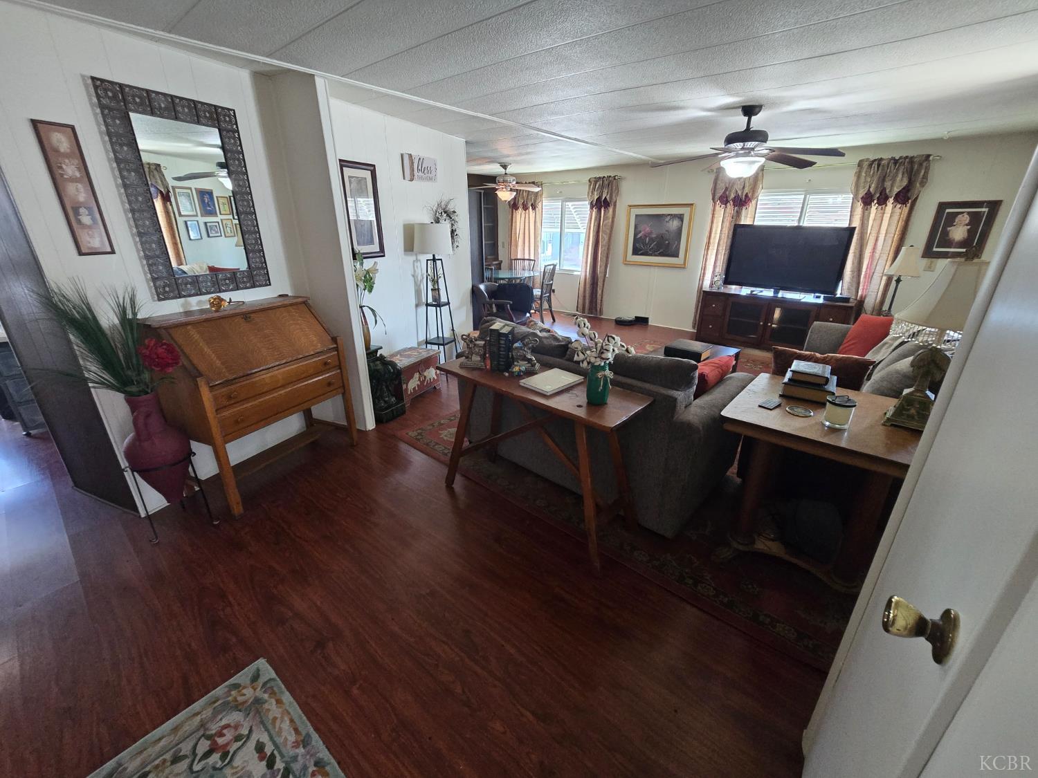 1255 W Grangeville SP 76 Blvd, Hanford, CA 93230