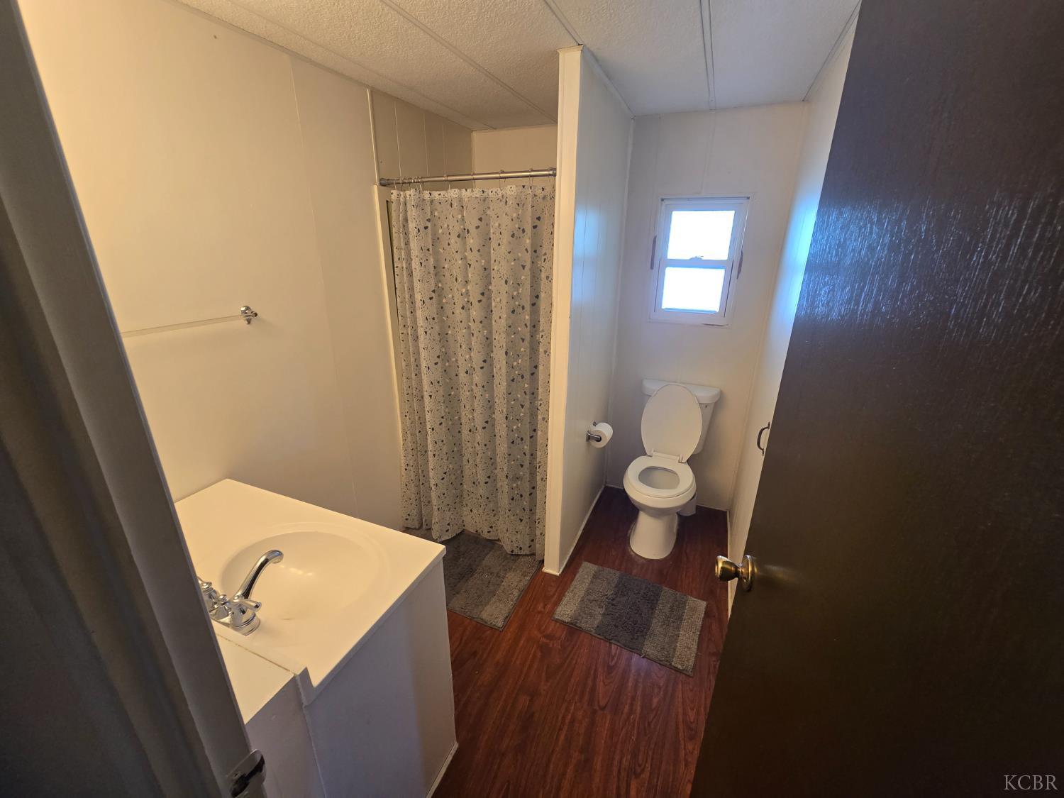 1255 W Grangeville SP 76 Blvd, Hanford, CA 93230