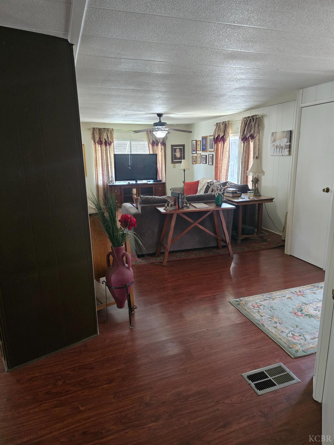 1255 W Grangeville SP 76 Blvd, Hanford, CA 93230