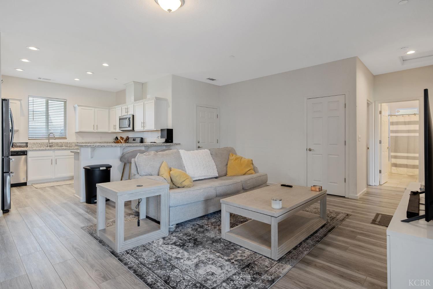 13756 Alyssum Way, Armona, CA 93202