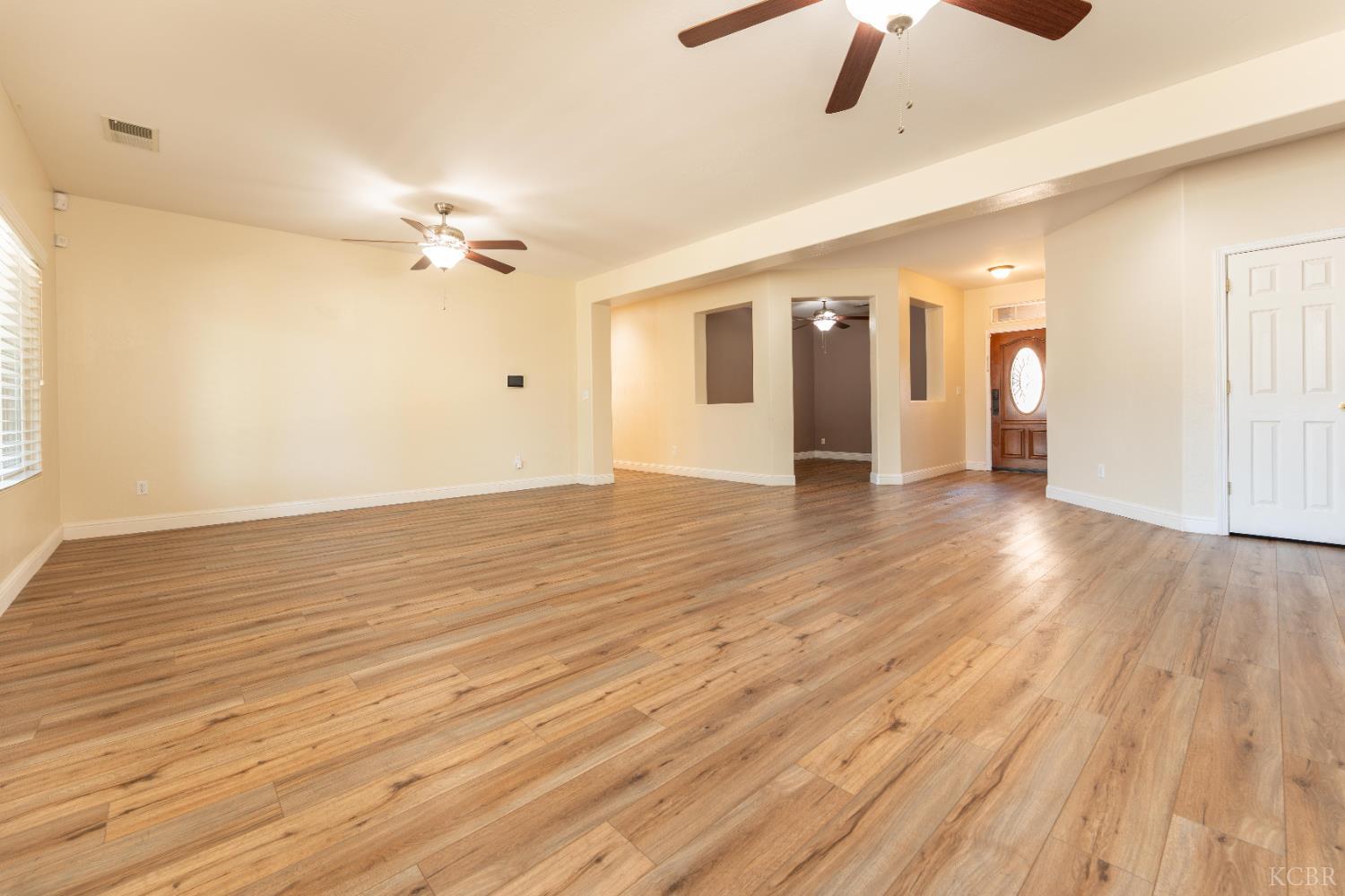 2945 S Arkle St, Visalia, CA 93292