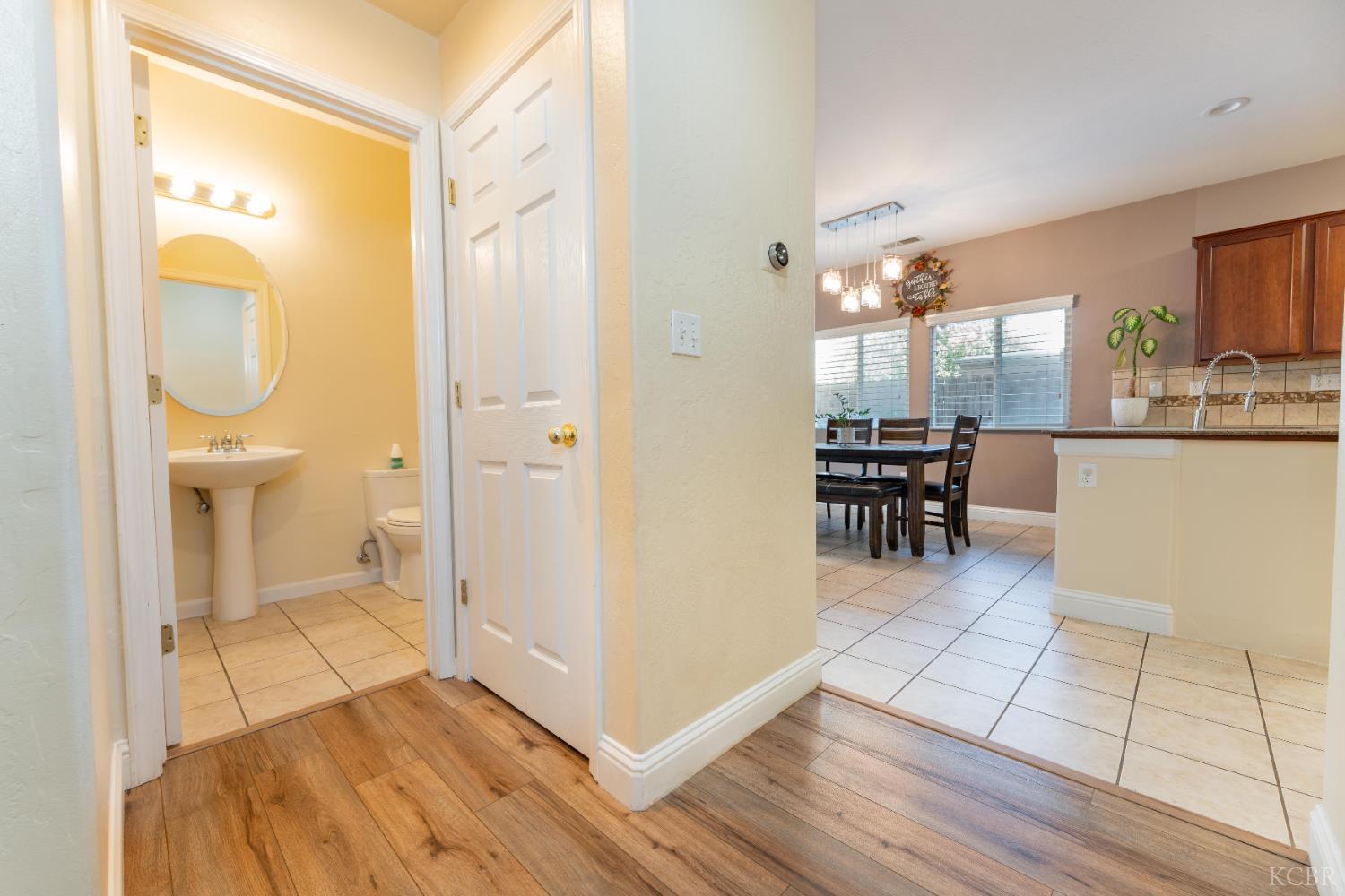 2945 S Arkle St, Visalia, CA 93292