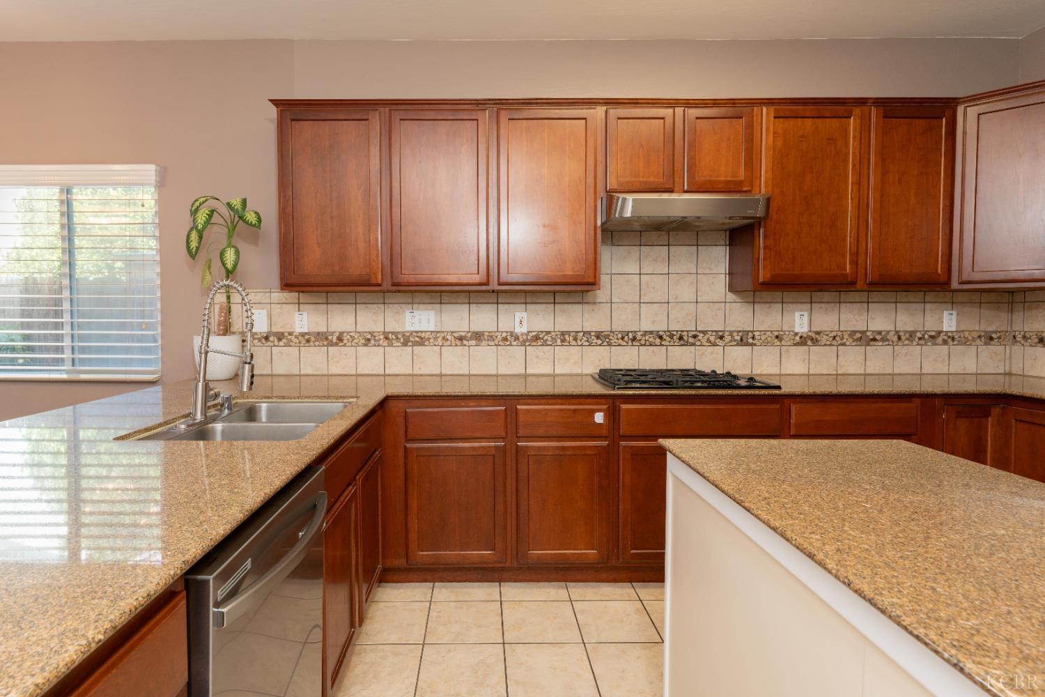 2945 S Arkle St, Visalia, CA 93292