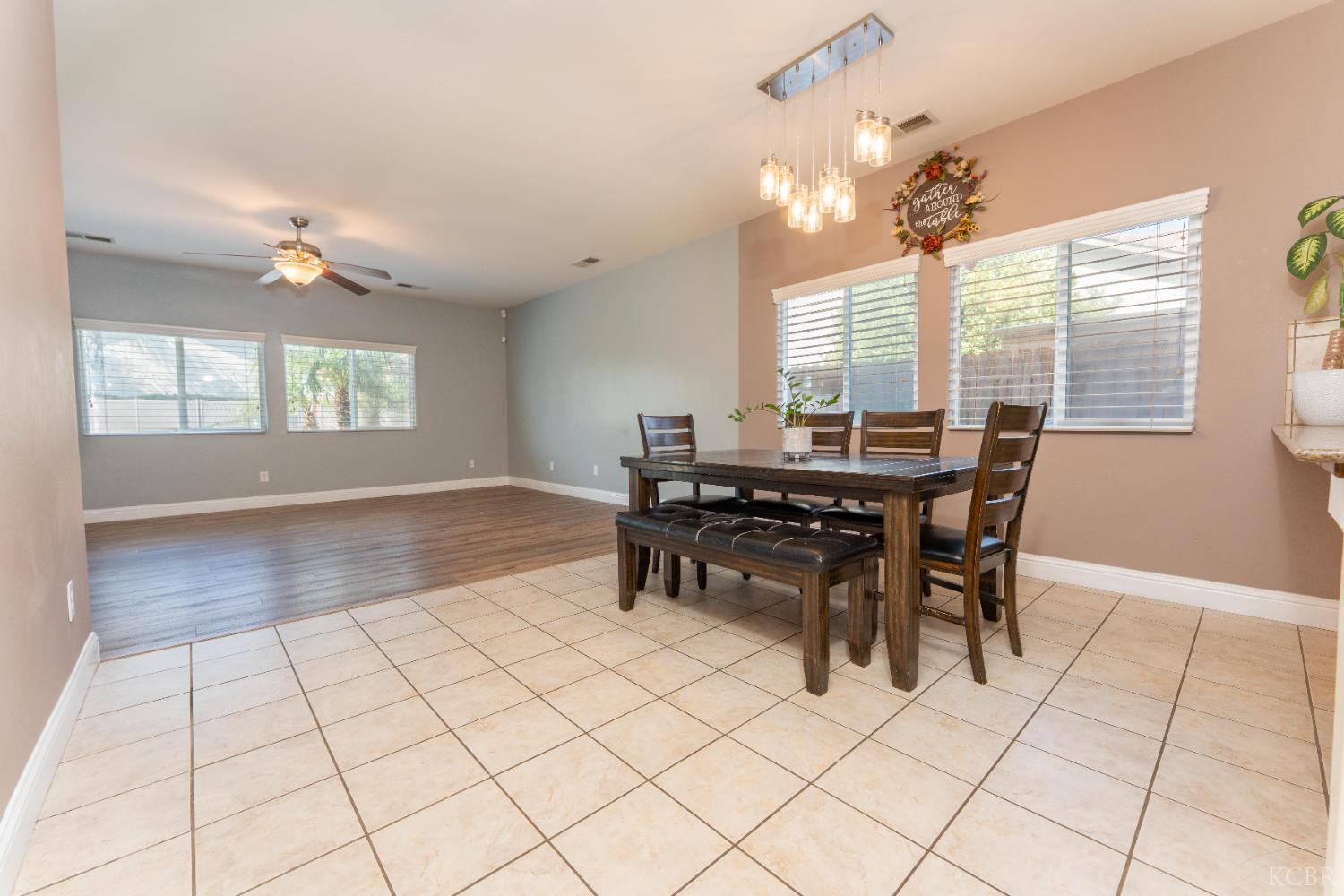 2945 S Arkle St, Visalia, CA 93292