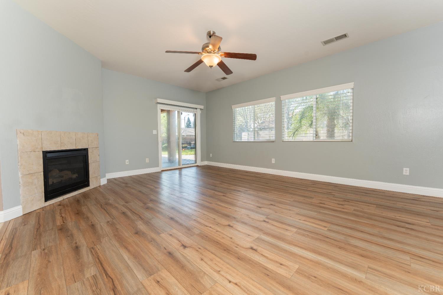 2945 S Arkle St, Visalia, CA 93292