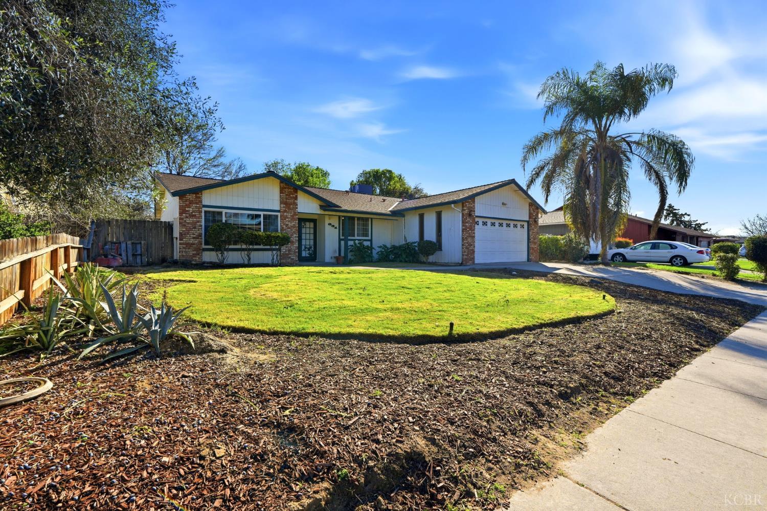 831 Redwood Ln, Lemoore, CA 93245
