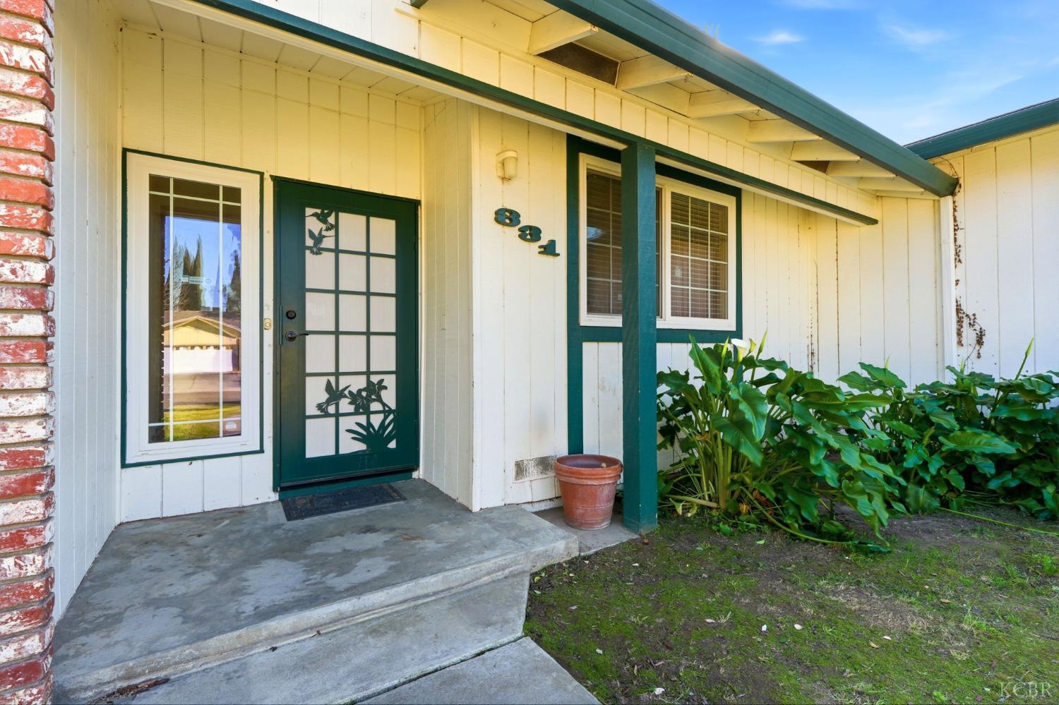 831 Redwood Ln, Lemoore, CA 93245