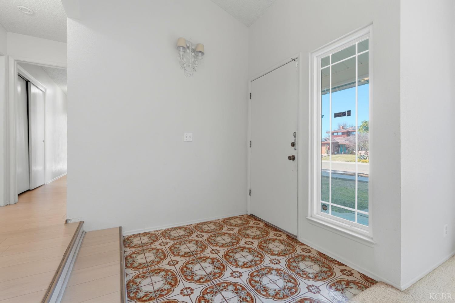 831 Redwood Ln, Lemoore, CA 93245