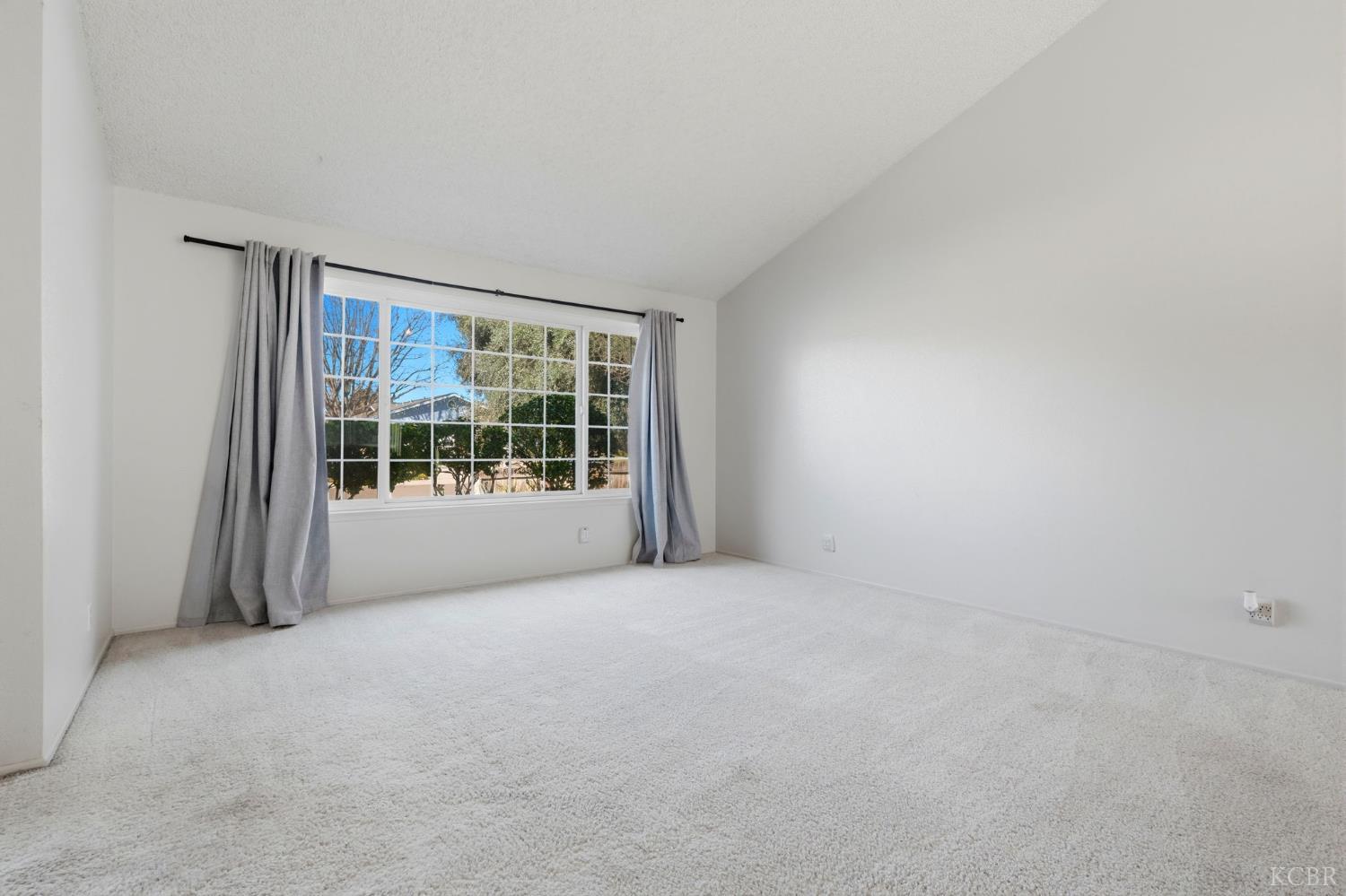 831 Redwood Ln, Lemoore, CA 93245