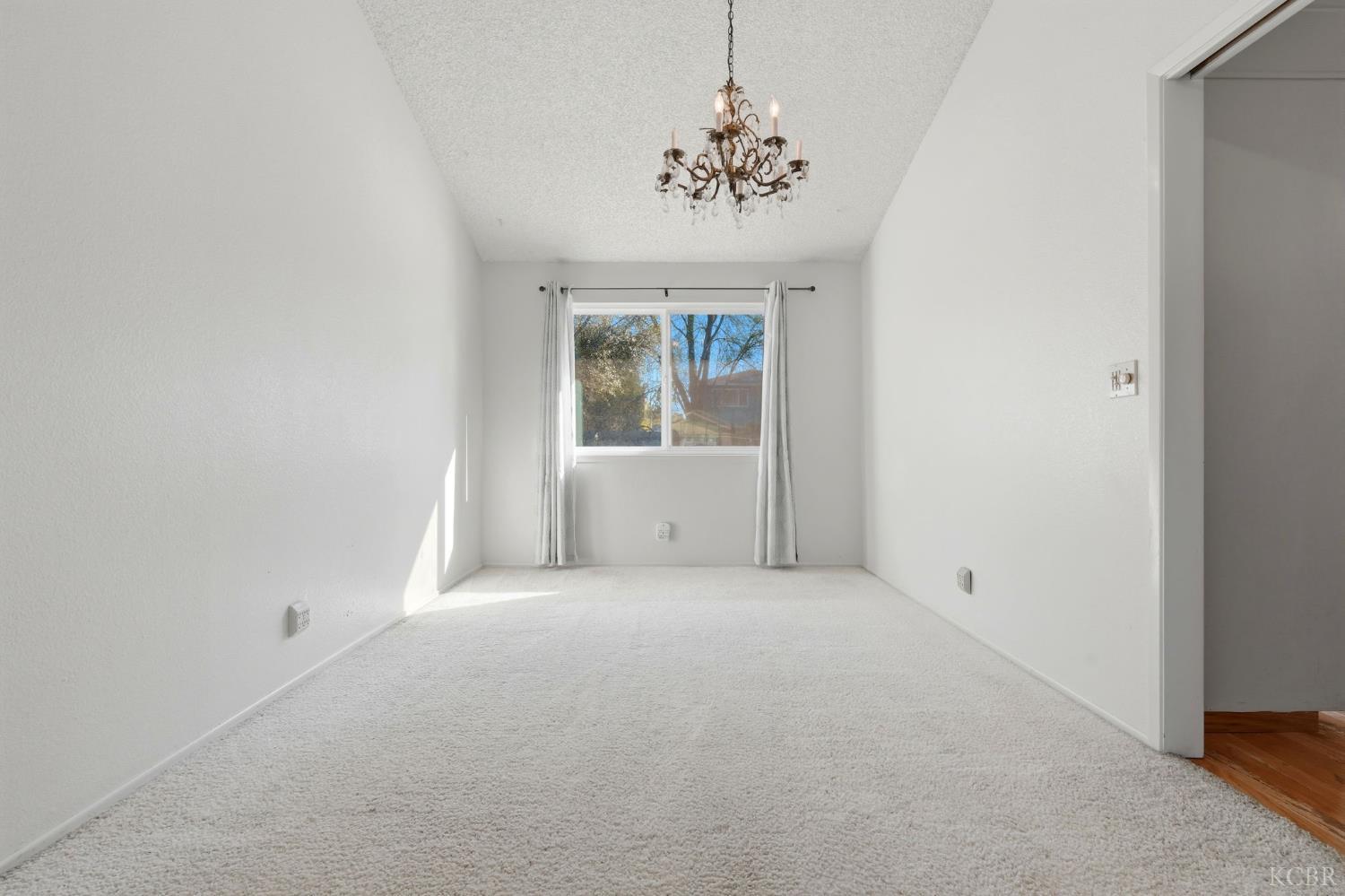 831 Redwood Ln, Lemoore, CA 93245