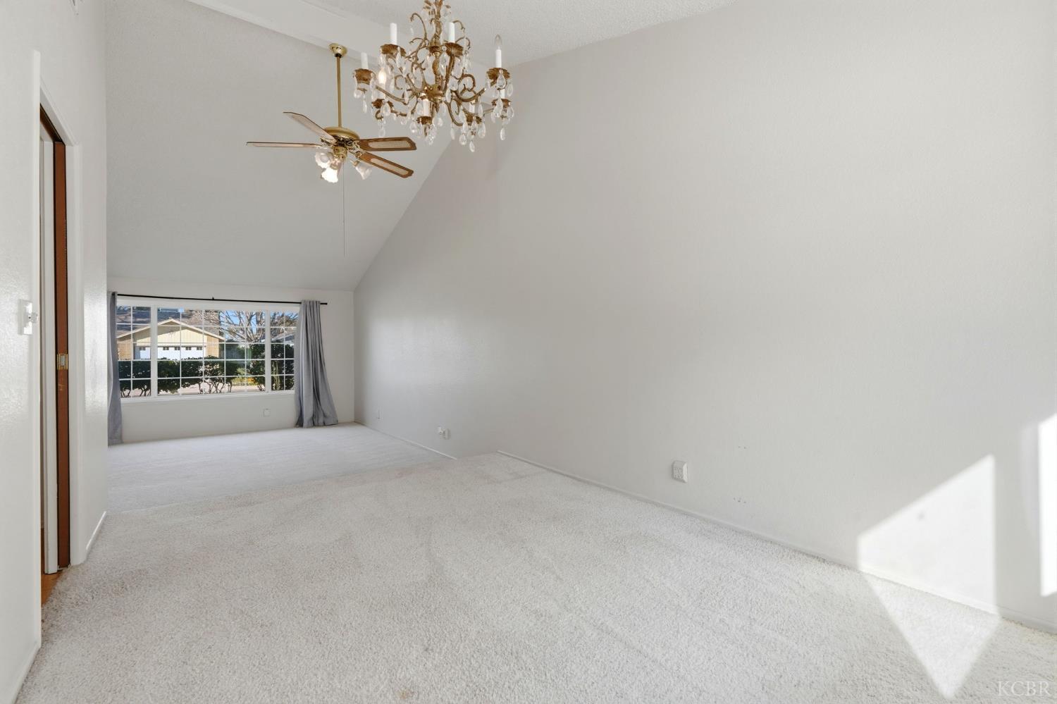 831 Redwood Ln, Lemoore, CA 93245