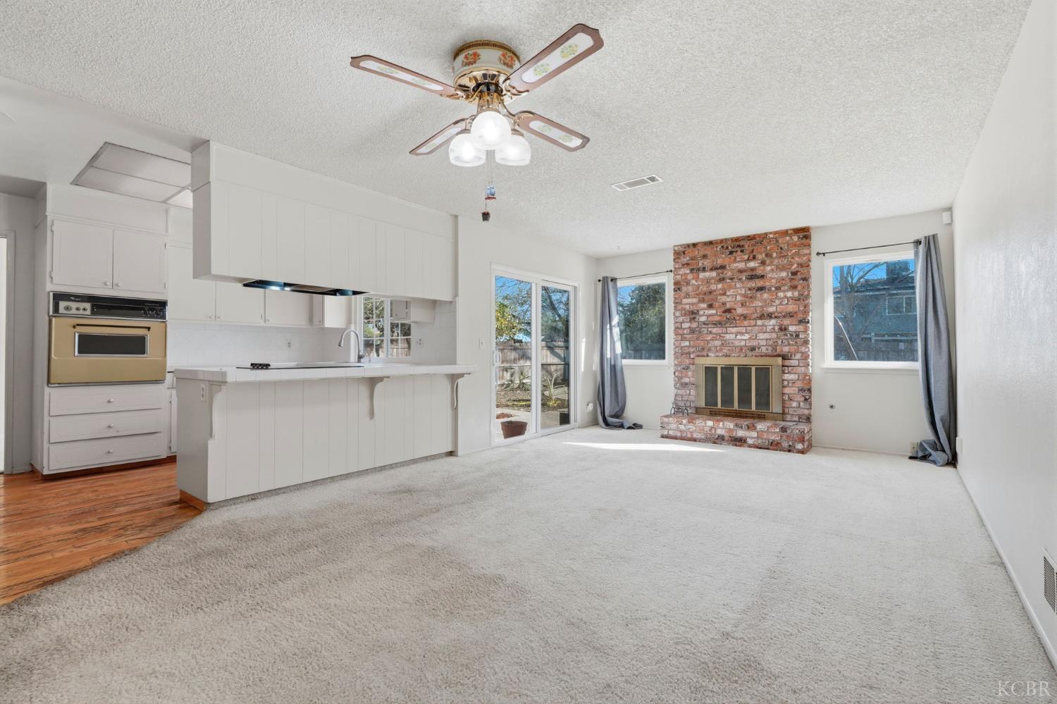 831 Redwood Ln, Lemoore, CA 93245