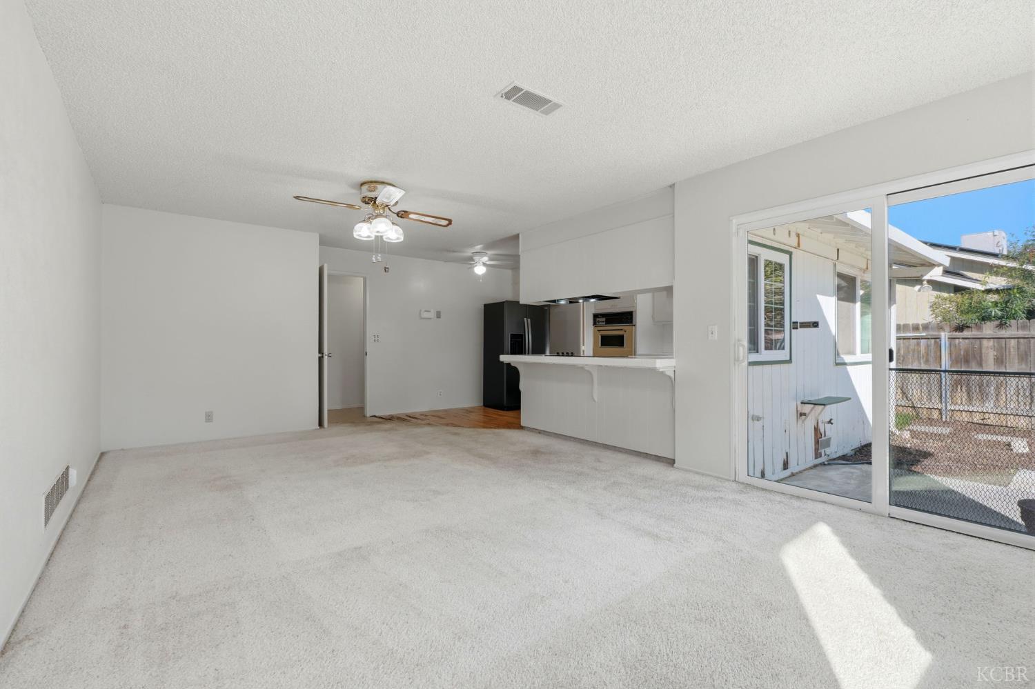 831 Redwood Ln, Lemoore, CA 93245