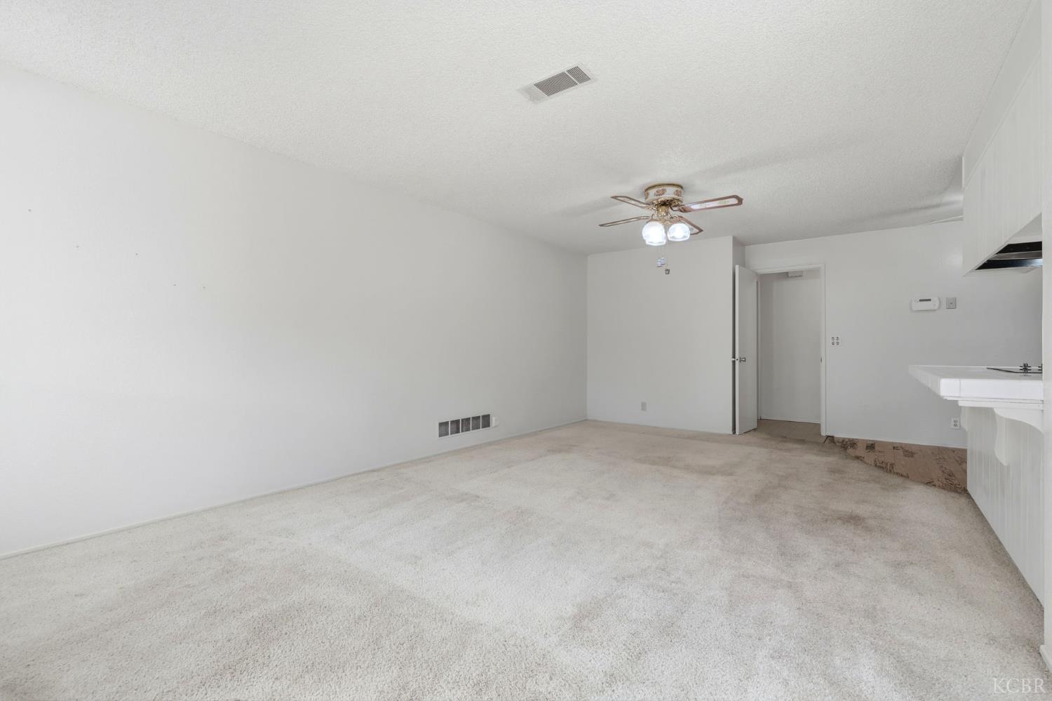 831 Redwood Ln, Lemoore, CA 93245