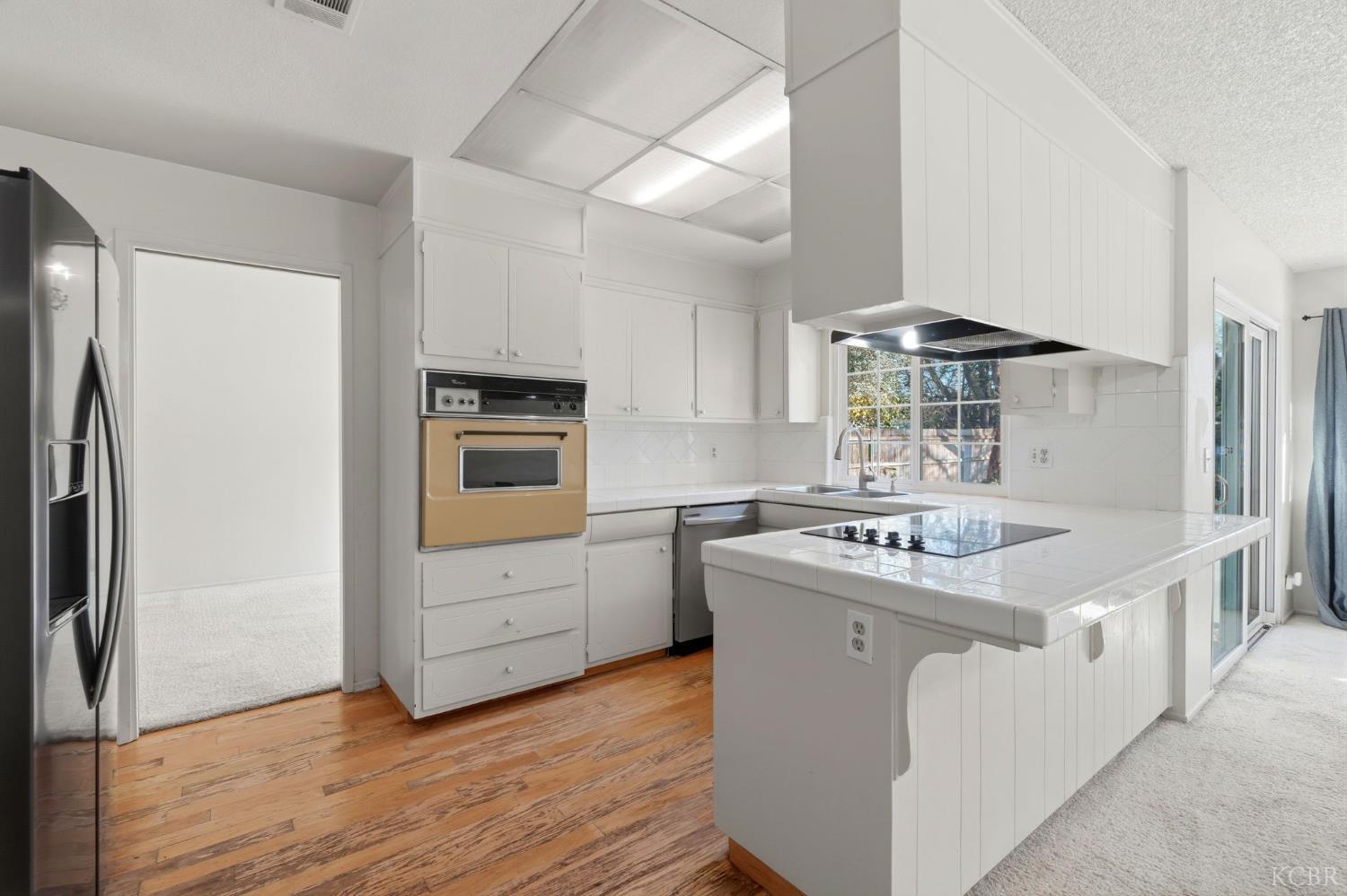 831 Redwood Ln, Lemoore, CA 93245