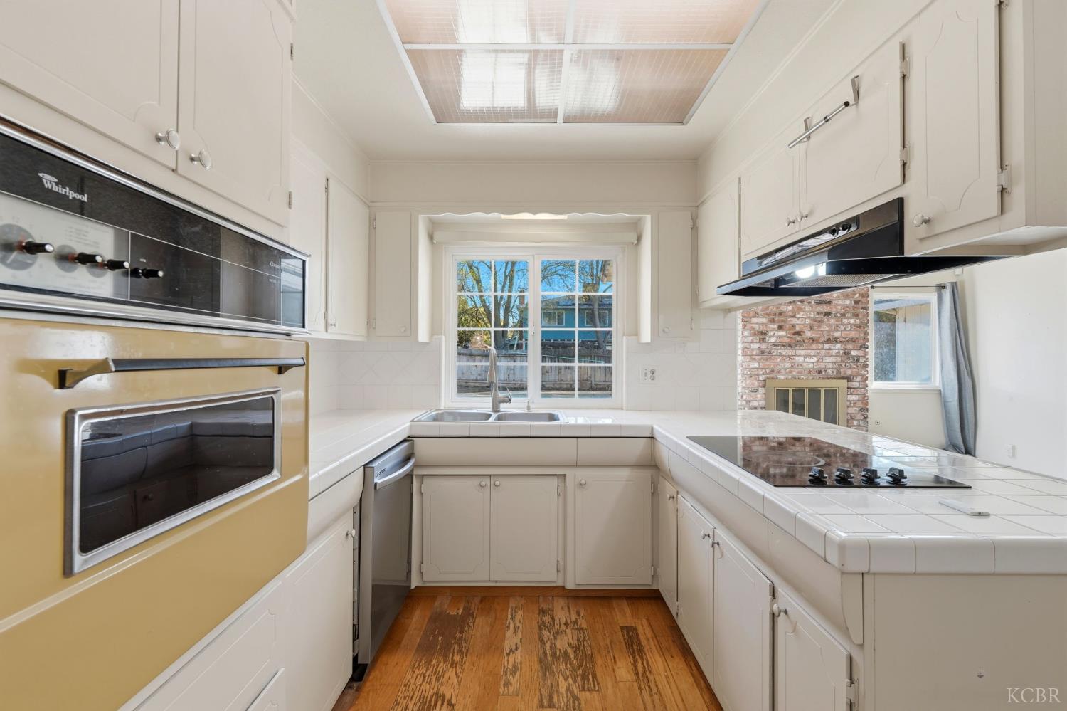 831 Redwood Ln, Lemoore, CA 93245