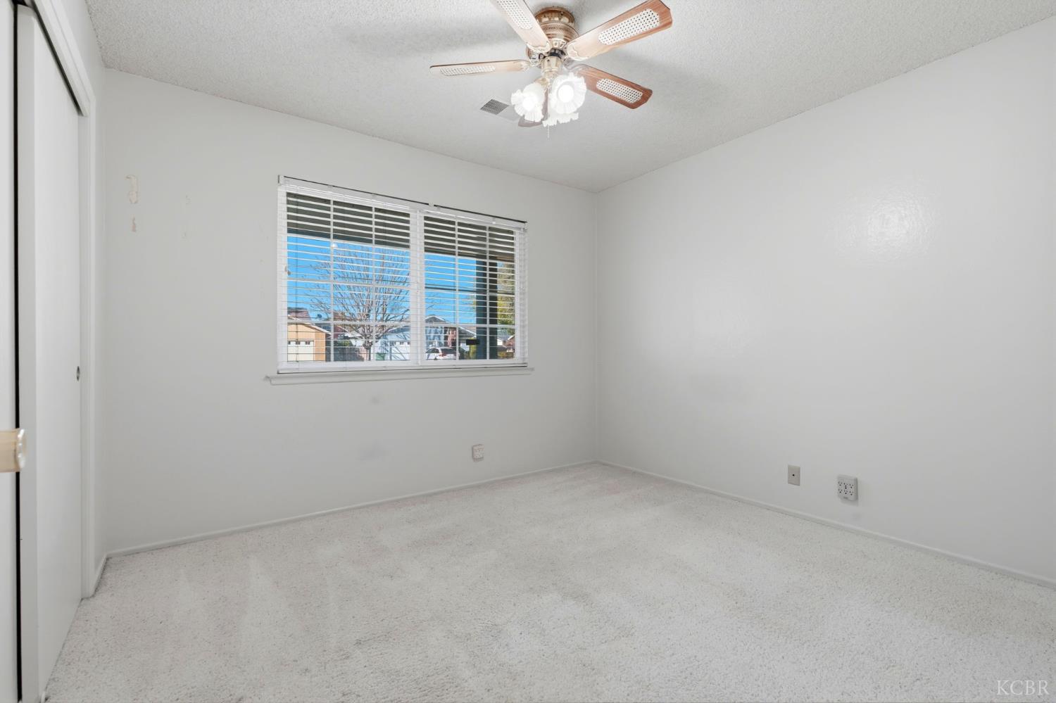 831 Redwood Ln, Lemoore, CA 93245