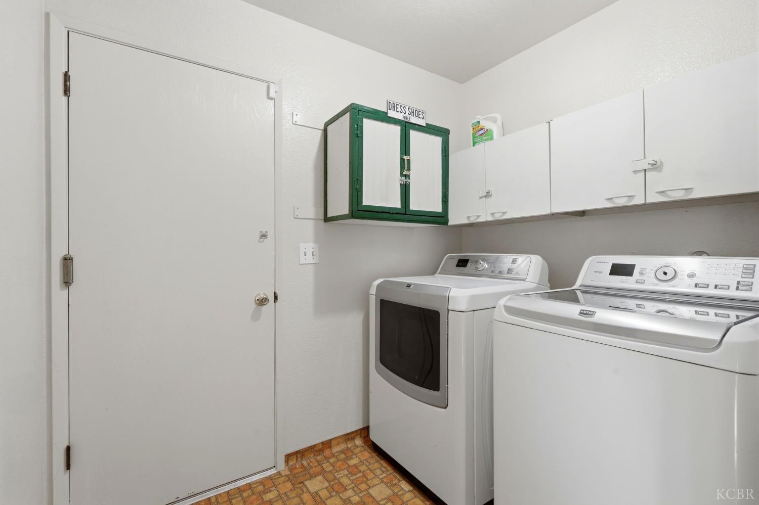 831 Redwood Ln, Lemoore, CA 93245