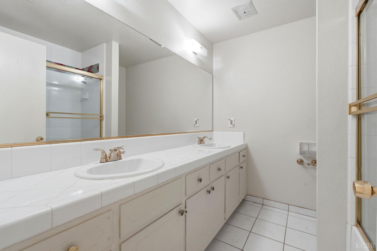 831 Redwood Ln, Lemoore, CA 93245