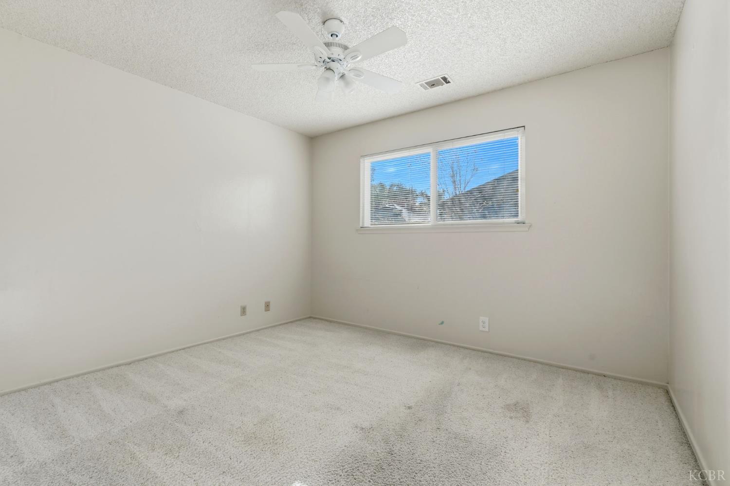 831 Redwood Ln, Lemoore, CA 93245