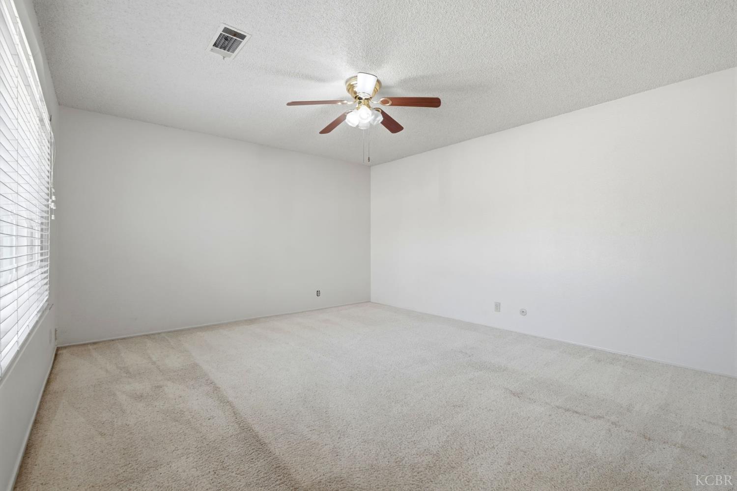 831 Redwood Ln, Lemoore, CA 93245