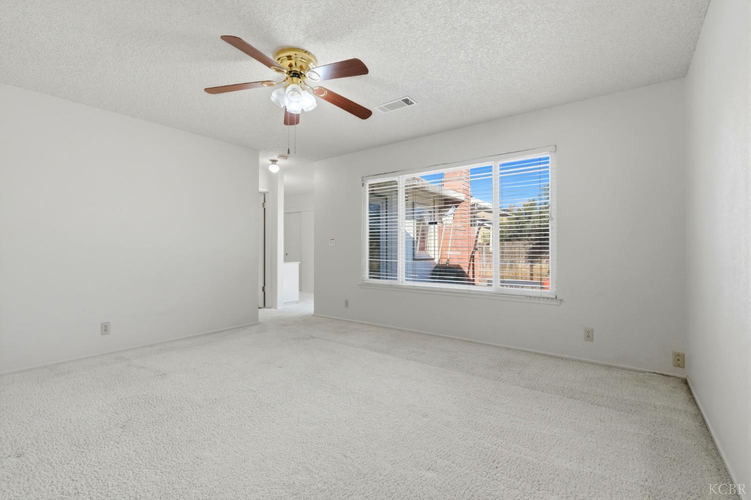 831 Redwood Ln, Lemoore, CA 93245