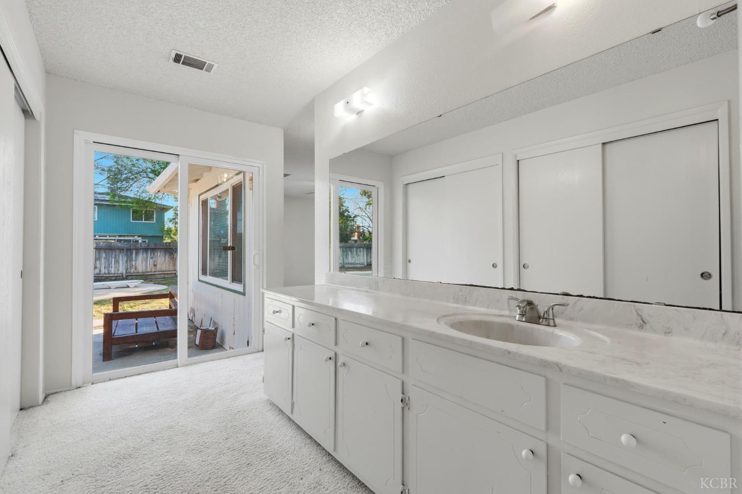 831 Redwood Ln, Lemoore, CA 93245