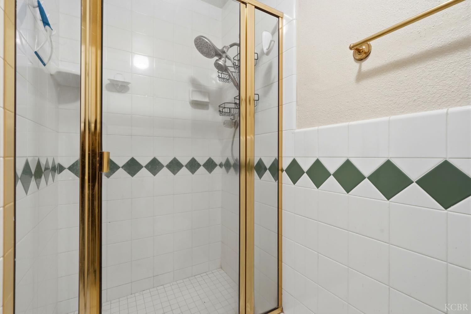 831 Redwood Ln, Lemoore, CA 93245