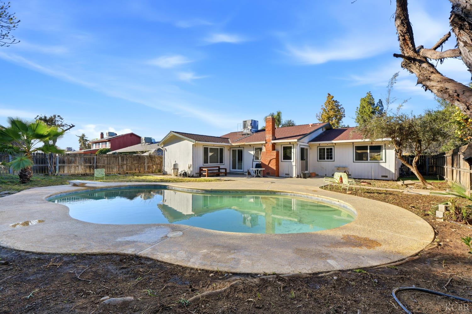 831 Redwood Ln, Lemoore, CA 93245