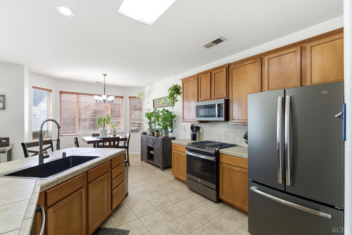 2235 Charlie Chambers Dr, Hanford, CA 93444