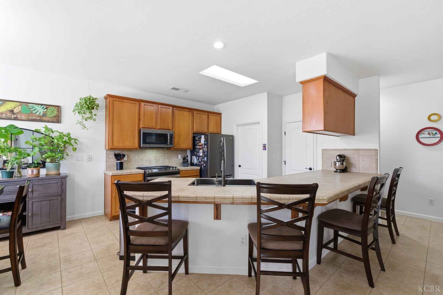 2235 Charlie Chambers Dr, Hanford, CA 93444