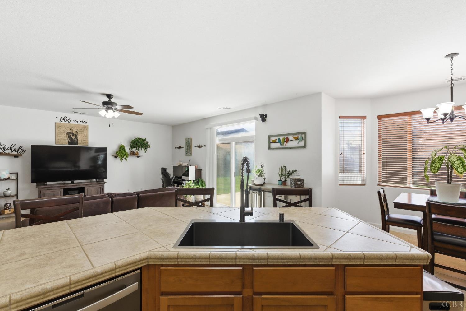 2235 Charlie Chambers Dr, Hanford, CA 93444