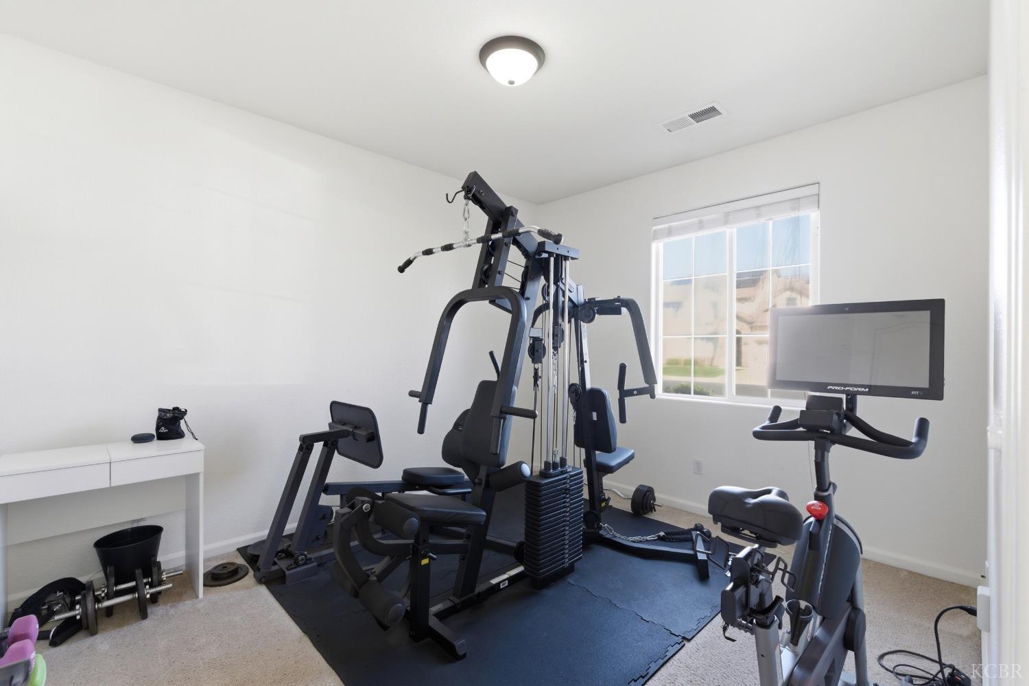 2235 Charlie Chambers Dr, Hanford, CA 93444