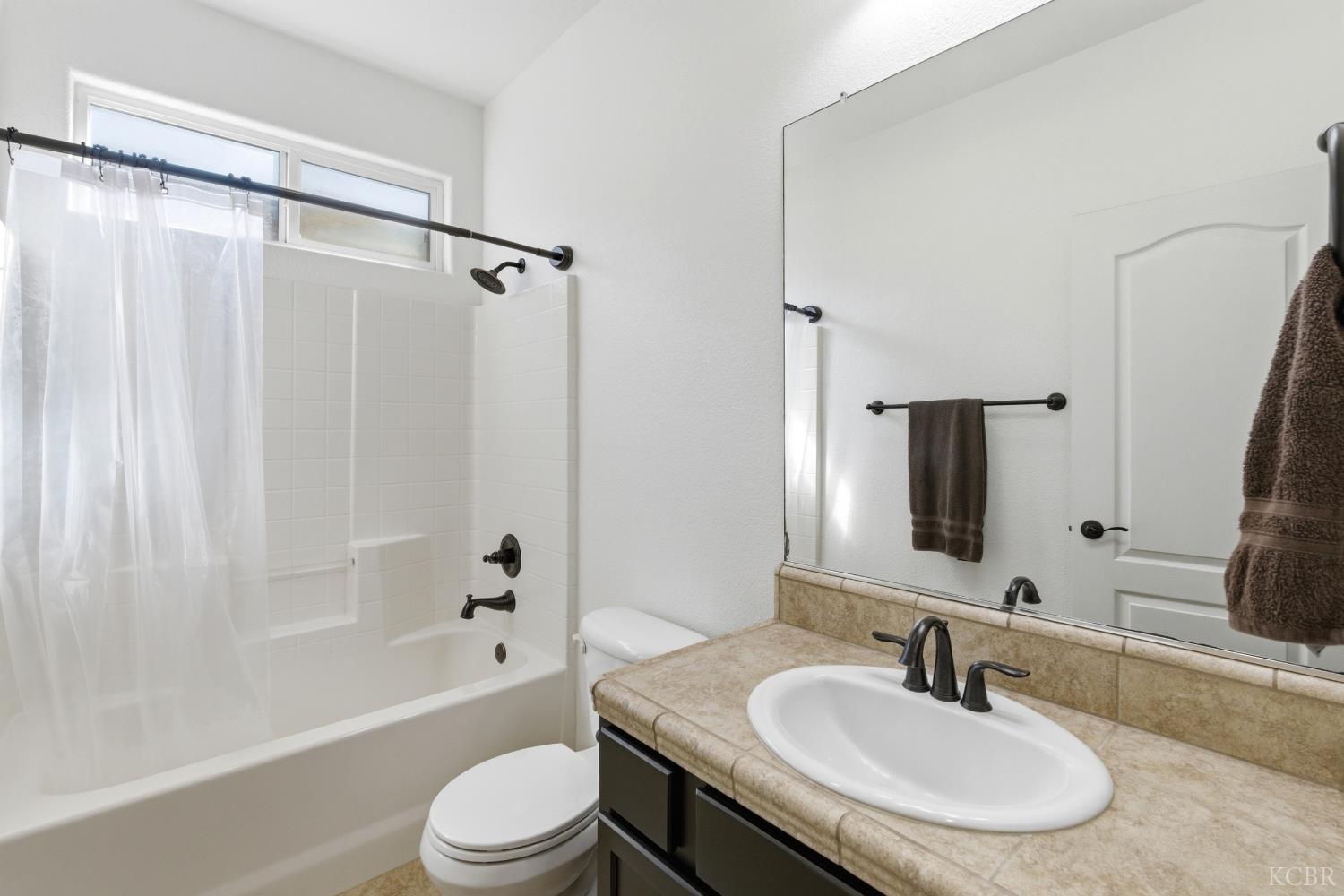 2235 Charlie Chambers Dr, Hanford, CA 93444