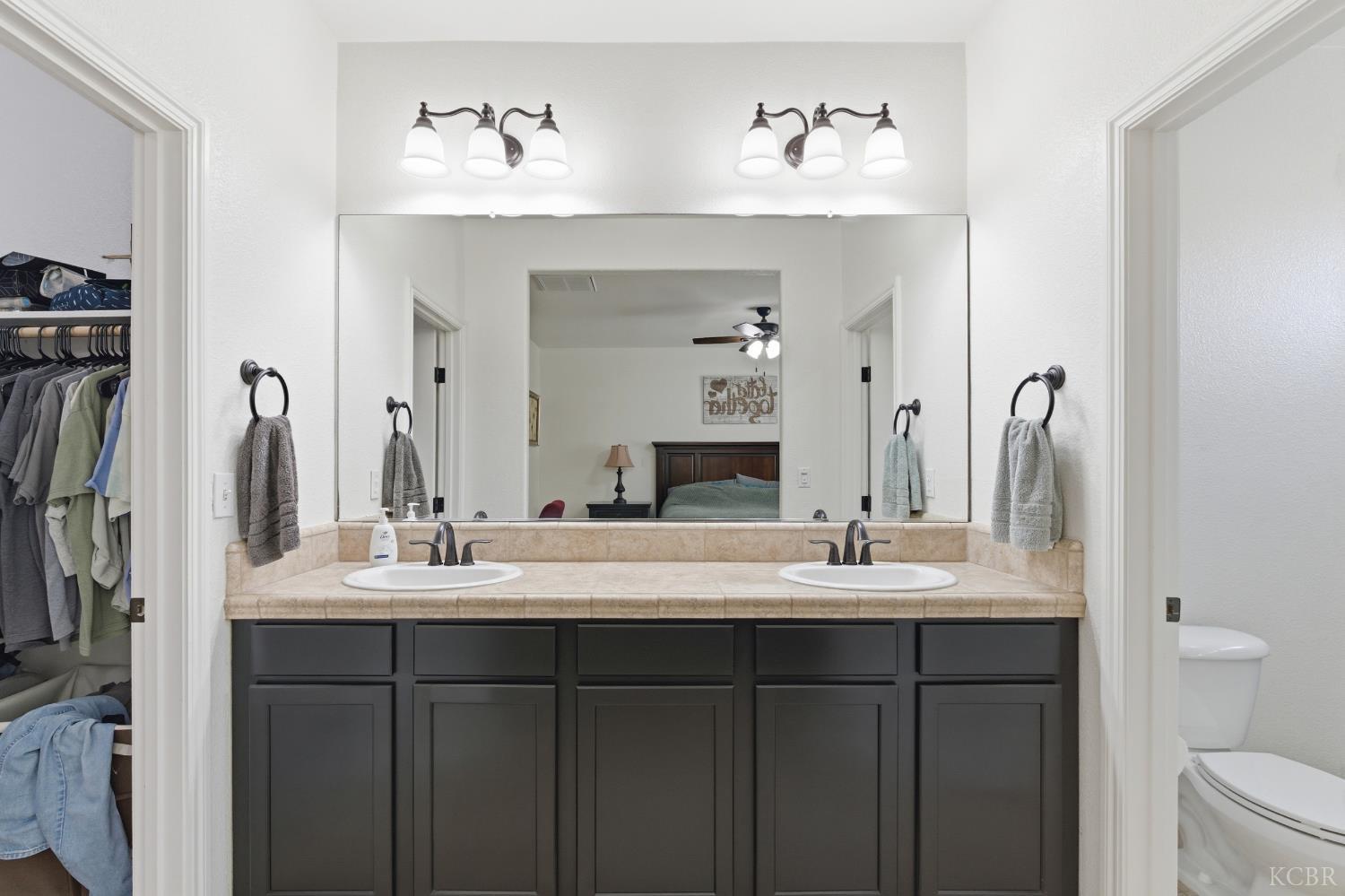 2235 Charlie Chambers Dr, Hanford, CA 93444