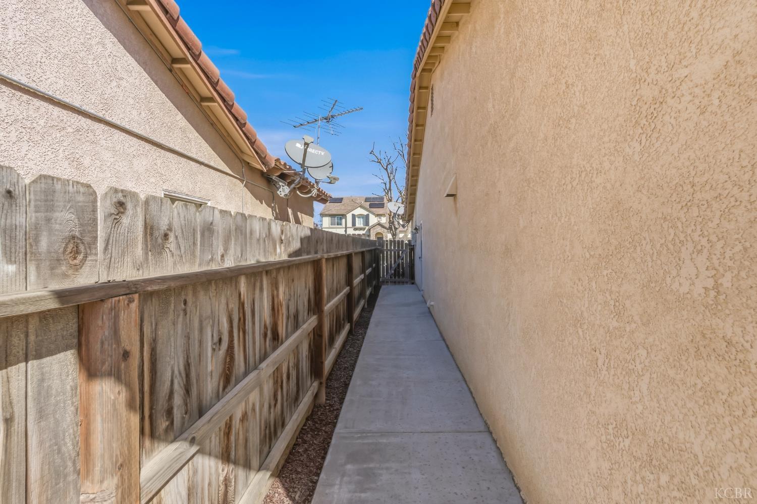 2235 Charlie Chambers Dr, Hanford, CA 93444